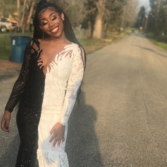 HOT HALF BLACK HALF WHITE LONG SLEEVES MERMAID PROM DRESSES. - Picture 5 of 5